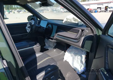 2025 Rivian R1S Adventure Dual Motor Large Pack/Adventure Dual Motor Max Pack z USA, uszkodzony, nr VIN 7PDSGBBA0SN048408